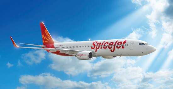 SpiceJet Flight: The cabin crew attempted to unlock the door in order to free the passenger who was stuck in the plane's restroom. However, he was unsuccessful.